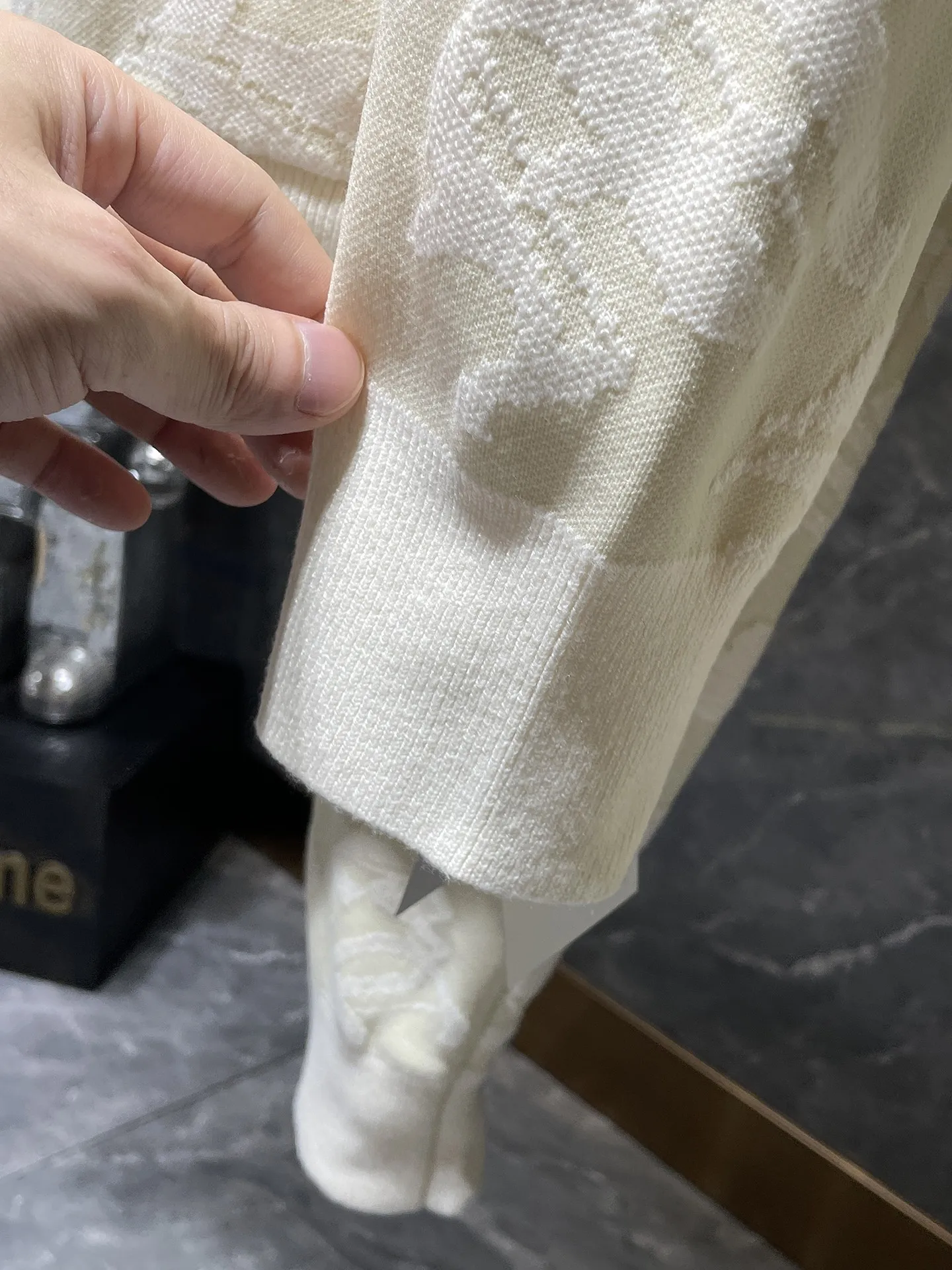 P436 Chrome Hearts🍁Sweater Series🍁 The same knitted suit from the official website. Special sesame base jacquard. Selected high-quality wool and 100% cotton knitted thickened fabric. Recommended color: beige. Size: S, M, L, XL.